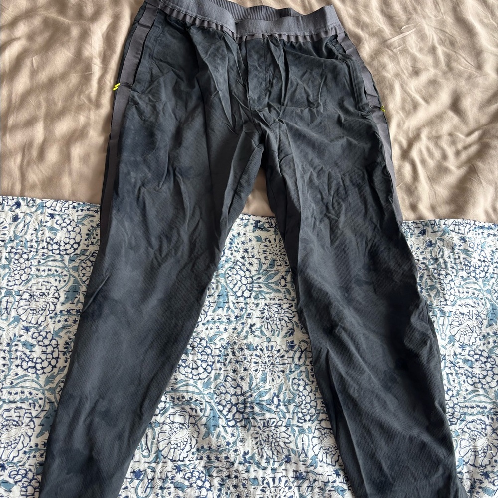 Men’s grey joggers lululemon